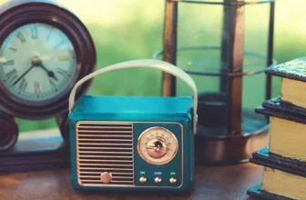 Why Is a Crank or Solar Radio Essential in an Emergency?